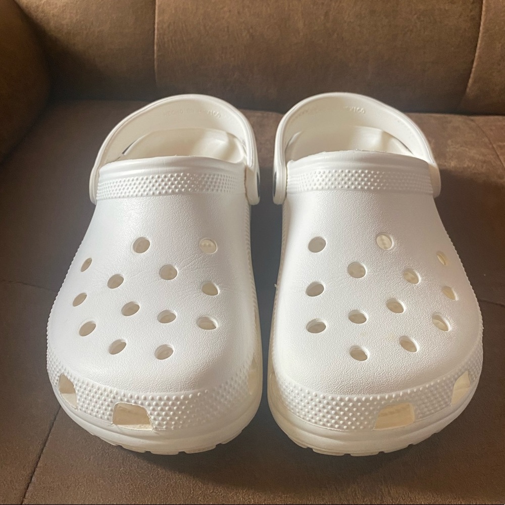 white crocs clogs